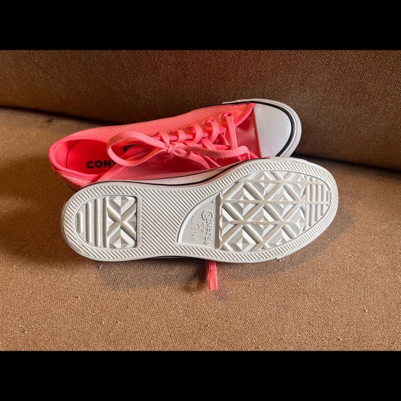 Pink converse - Picture 2 of 2